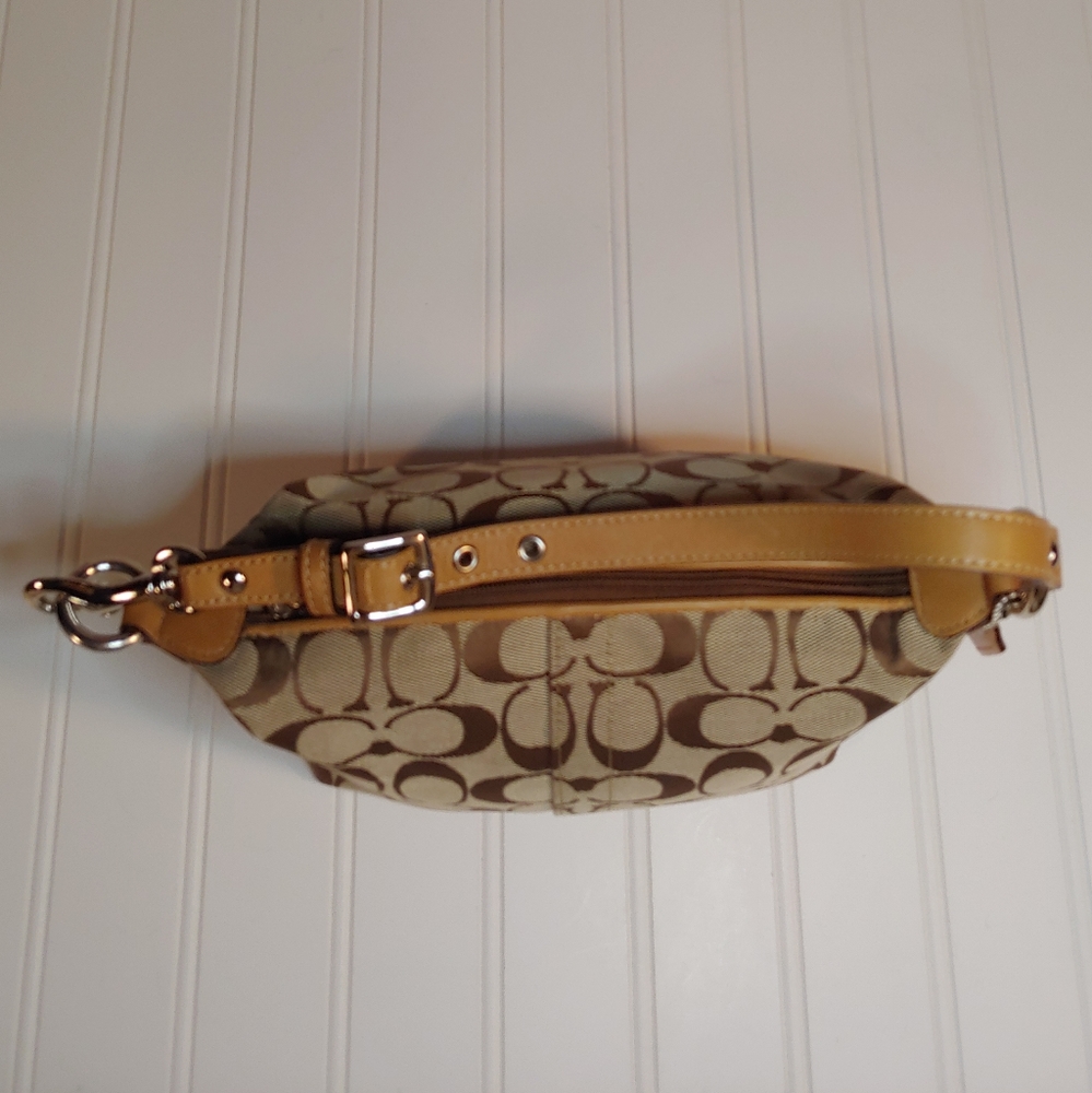 Coach Signature Khaki Small Purse - Picture 4 of 14